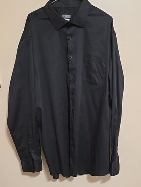 Van Heusen Black Long-Sleeve Casual Button Down Shirt